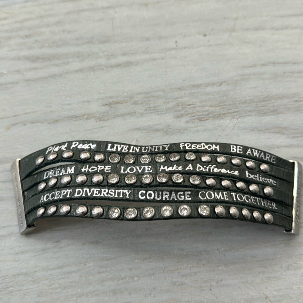Bracelet with sayings on it gray color